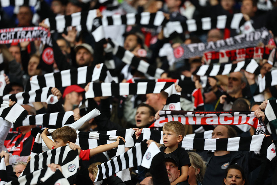 フランクフルトのファン・サポーター【写真：ロイター】