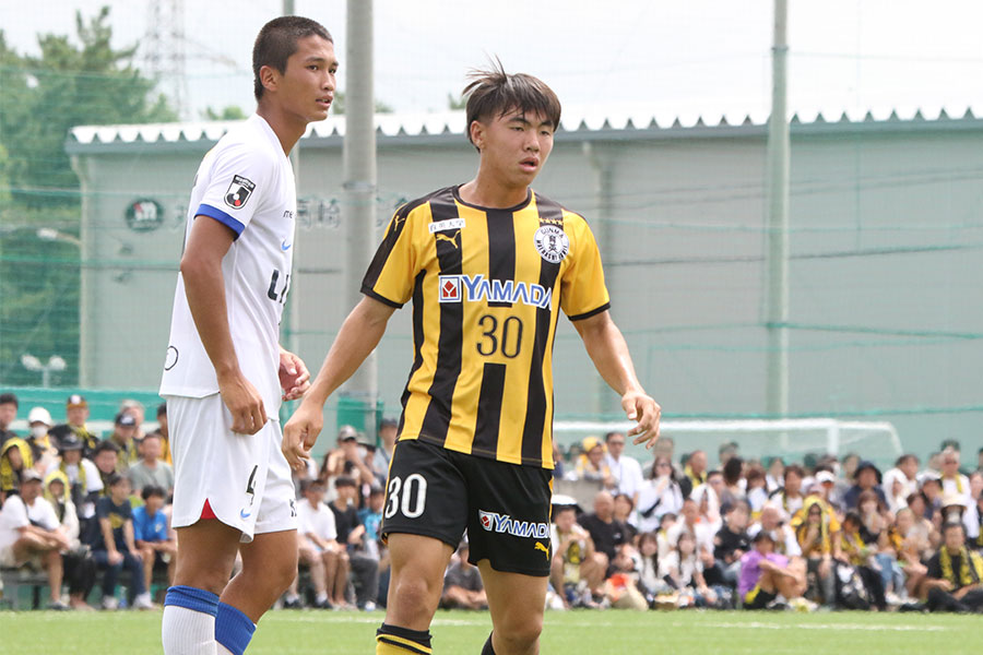 前橋育英の中村孝成【写真:FOOTBALL ZONE編集部】