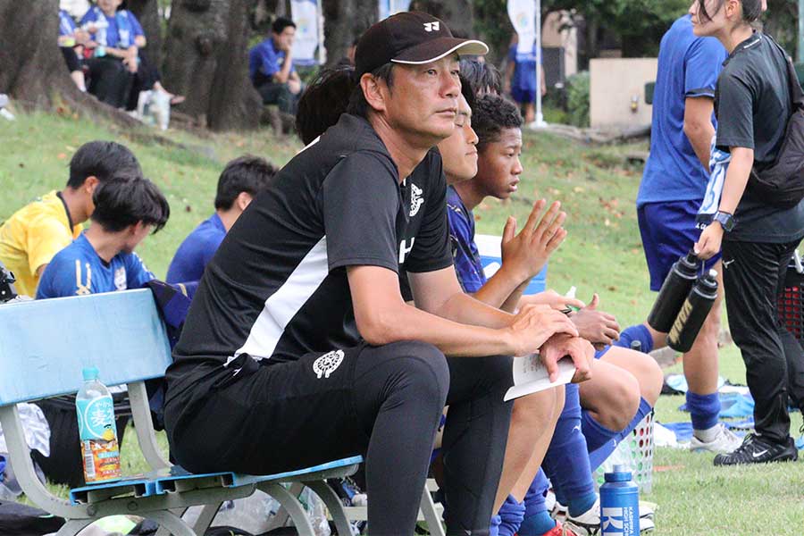 日体大柏高校の根引謙介監督【写真：小室功】