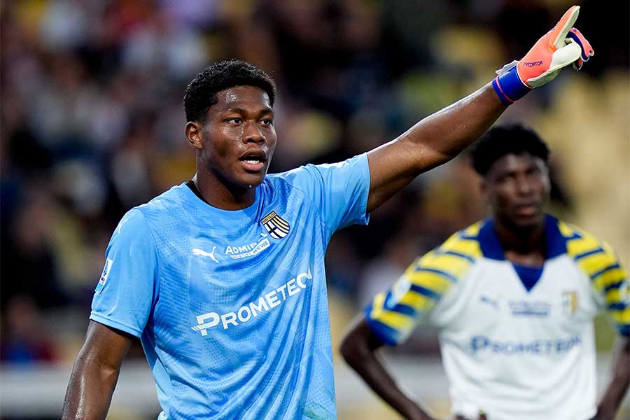 パルマの鈴木彩艶【写真：REX/アフロ】