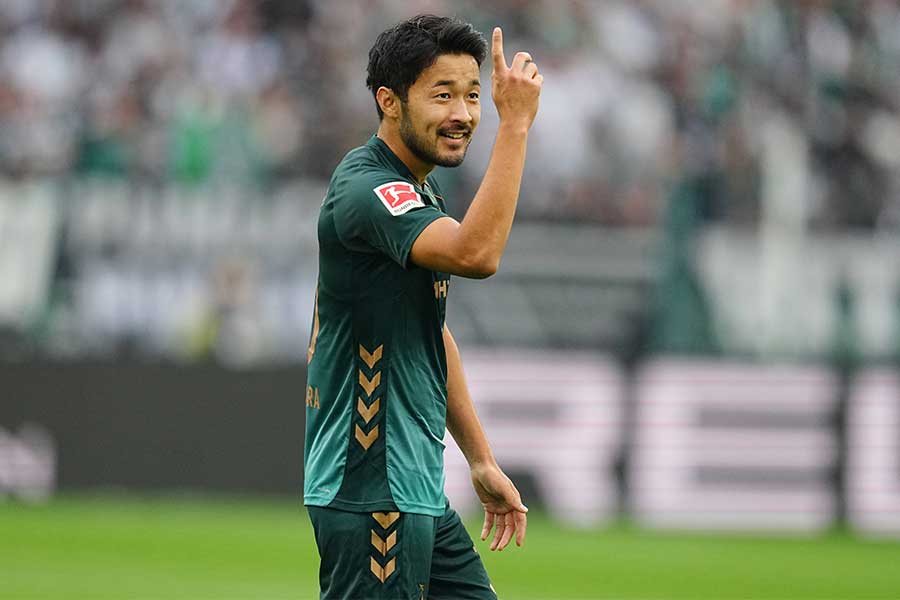 ブレーメンの菅原由勢【写真：REX/アフロ】