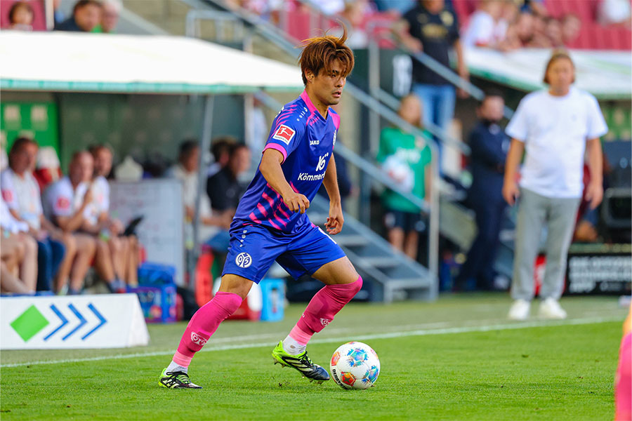 マインツの佐野海舟【写真：アフロ】