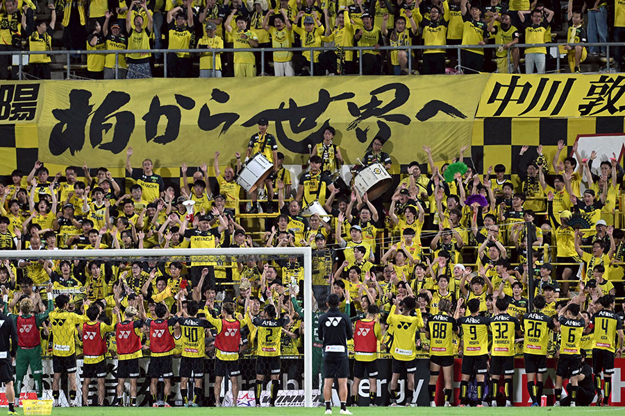 柏がホームで横浜FMに勝利【写真：徳原隆元】