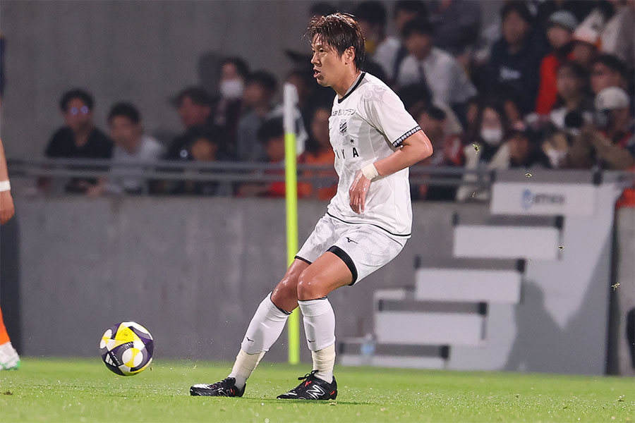 札幌の宮澤裕樹がゴラッソ【写真：加治屋友輝】