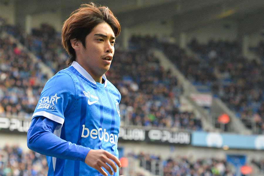 ヘンクの伊東純也【写真：Belga Image/アフロ】