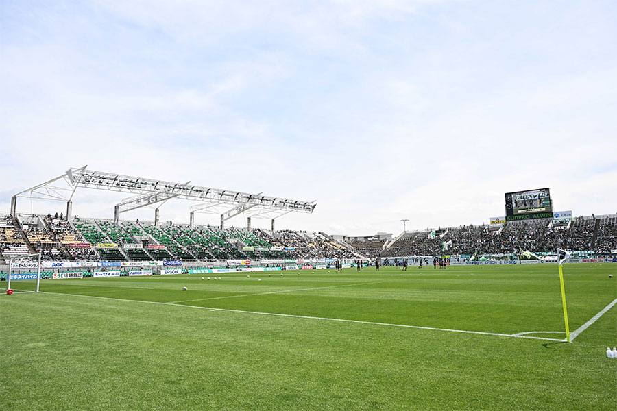 松本サンプロアルウィンで鉄骨部材が落下【写真:徳原隆元】