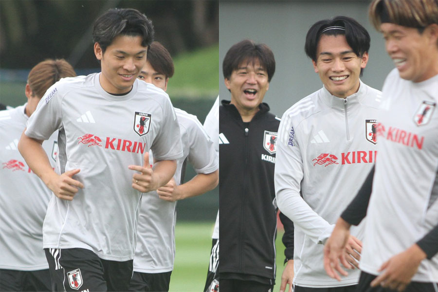 背番号を交換した町野修斗と上田綺世【写真：FOOTBALL ZONE編集部】