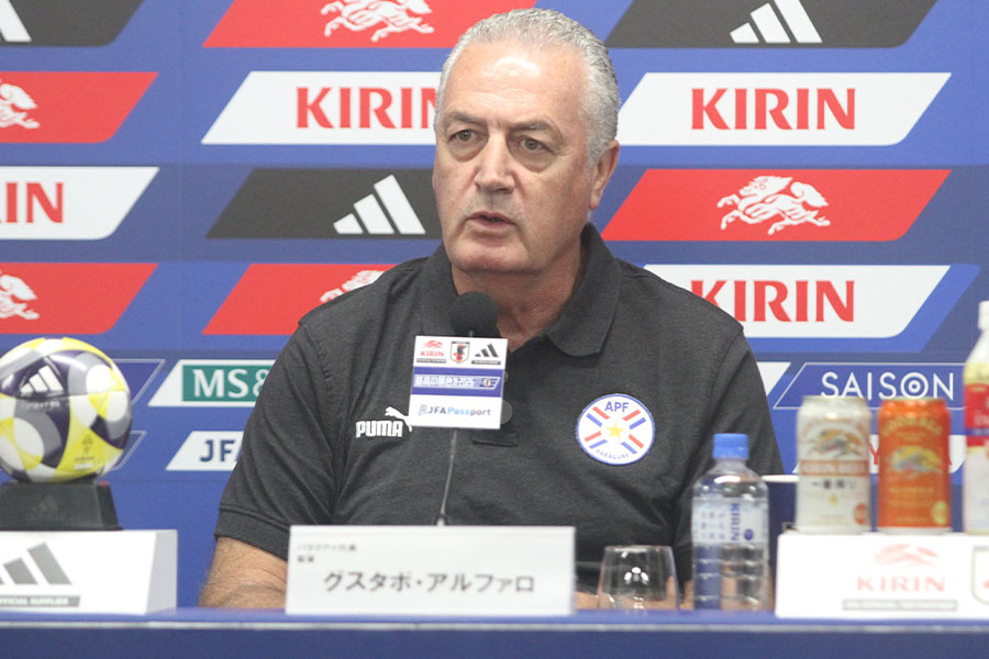 パラグアイのグスタボ・アルファロ監督【写真：FOOTBALL ZONE編集部】