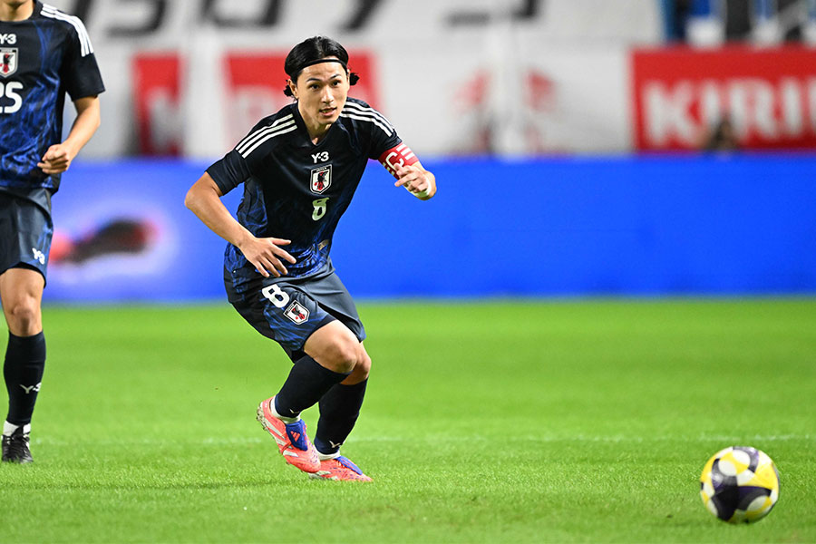 パラグアイ戦で腕章を巻いた南野拓実【写真:徳原隆元】