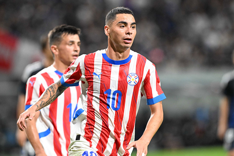 先制ゴールを決めたミゲル・アルミロン【写真：徳原隆元】