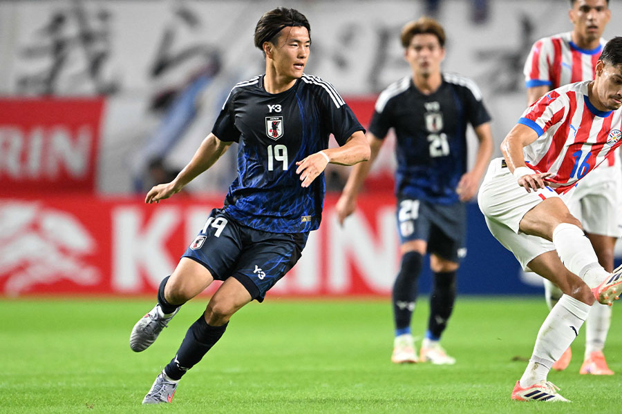 小川航基が強烈な無回転シュートでゴールを決めた【写真:徳原隆元】