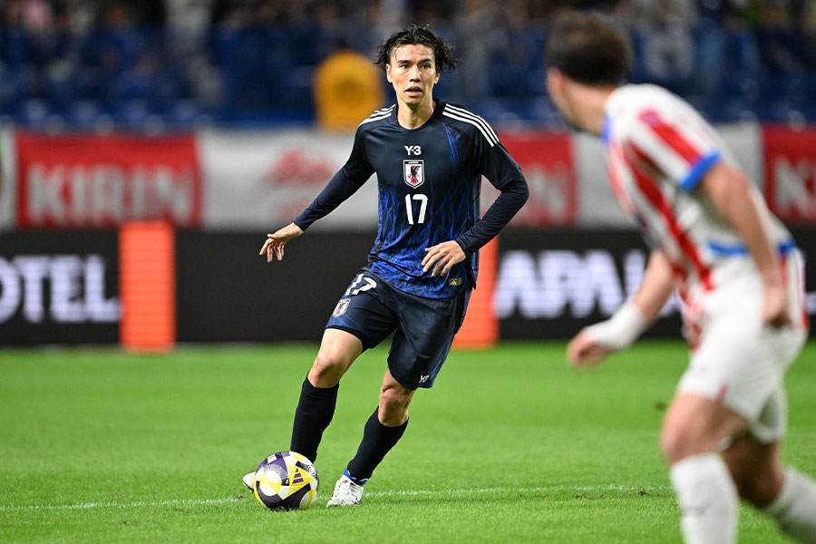 ボランチでスタメン出場した田中碧【写真:徳原隆元】