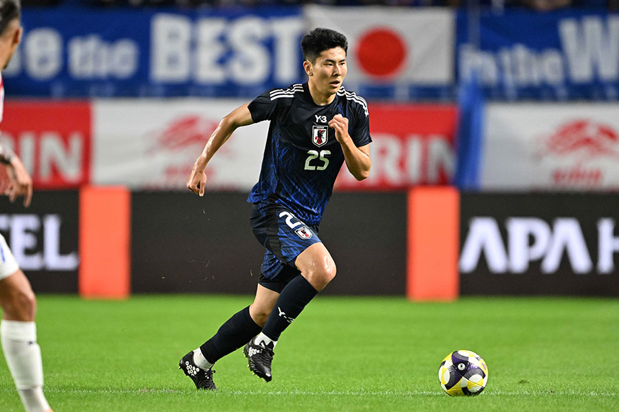左CBでスタメン出場した鈴木淳之介【写真：徳原隆元】