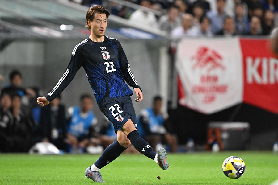 右CBでスタメン出場した瀬古歩夢【写真：徳原隆元】