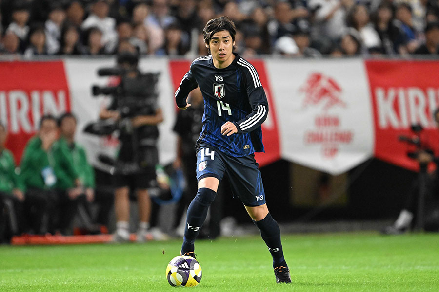 右ウイングバックで出場した伊東純也【写真：徳原隆元】