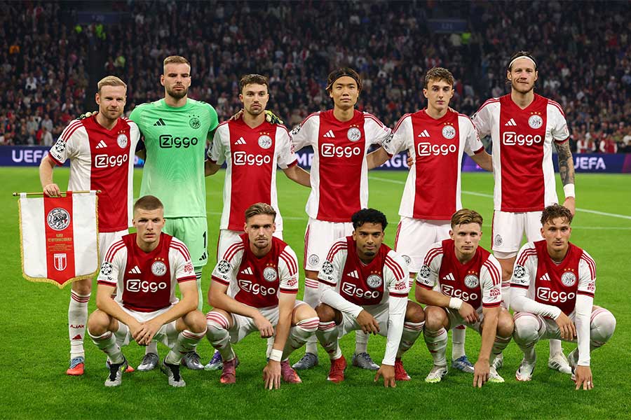 アヤックスの今季アウェーユニフォームを専門家が解説（写真はホーム用）【写真：ロイター】