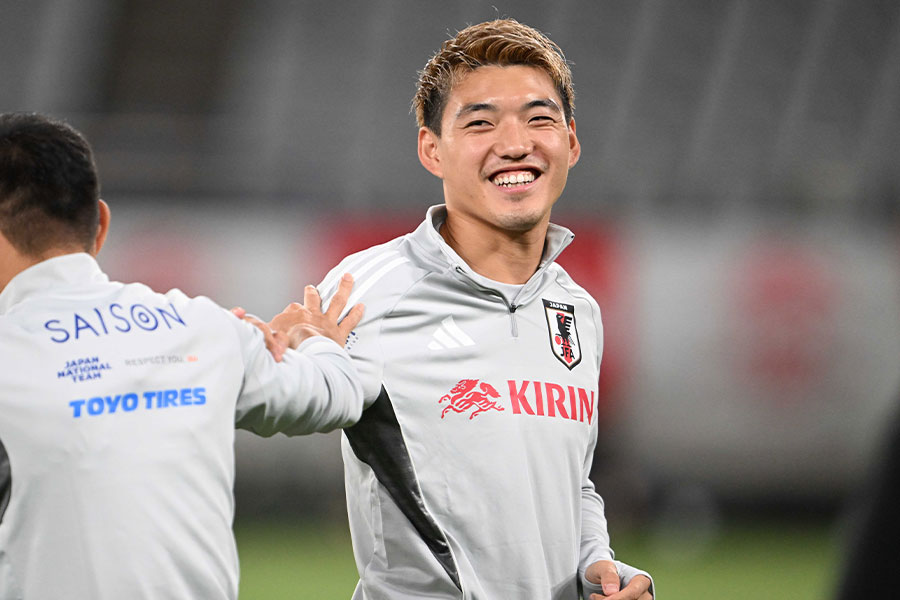 堂安律が前日練習後に取材に応じた【写真：徳原隆元】