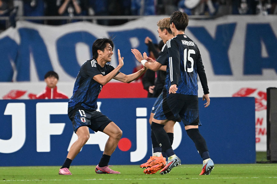 2点目を決めた中村敬斗【写真：徳原隆元】