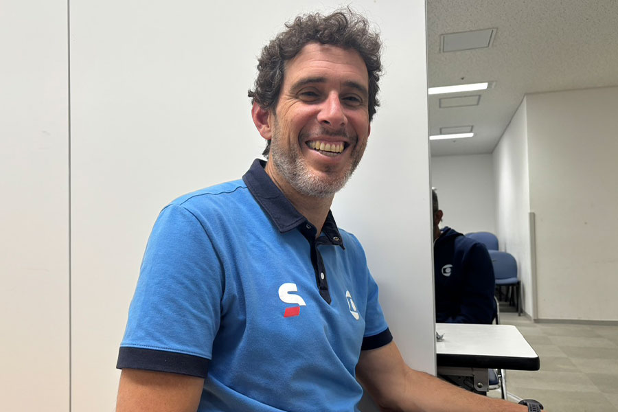 ブラジル「グローボ」のブルーノ記者に話を聞いた【写真：河合 拓】