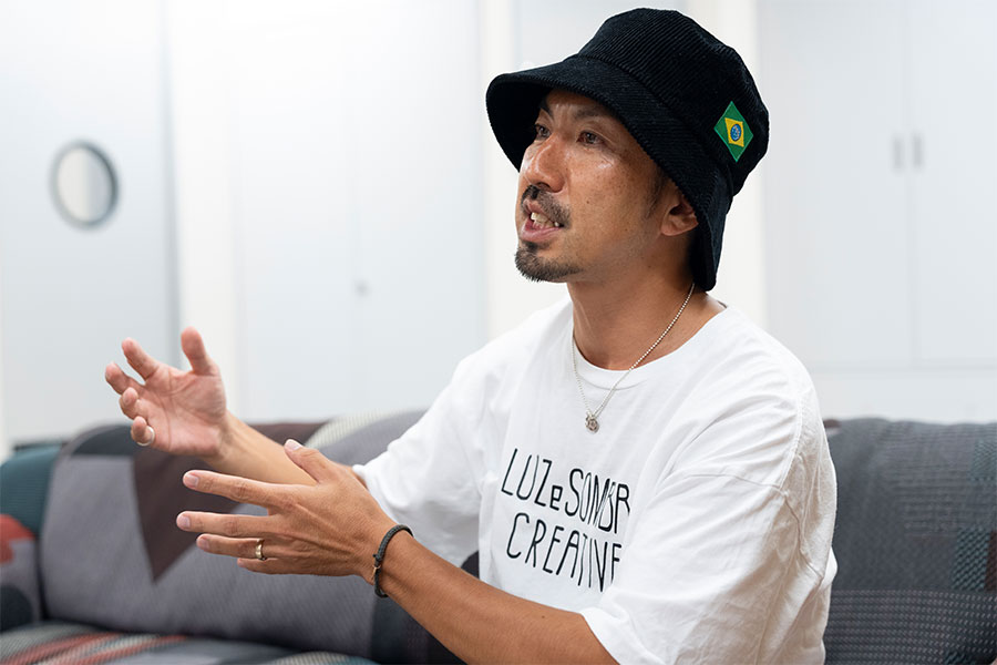 フットアーティストとして活動するJUNさん【写真:増田美咲】