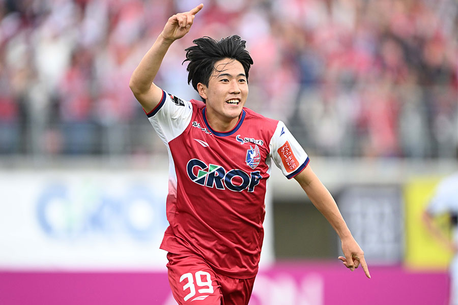 佐藤龍之介がC大阪戦でゴールを決めた【写真：徳原隆元】
