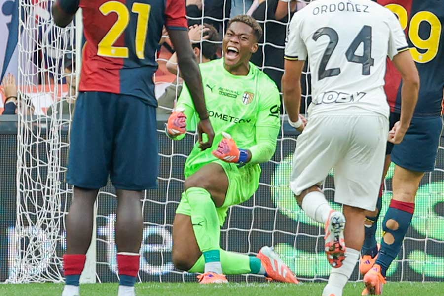 パルマの鈴木彩艶【写真：LaPresse/アフロ】