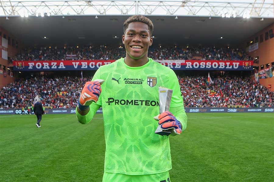 パルマの鈴木彩艶【写真：LaPresse/アフロ】