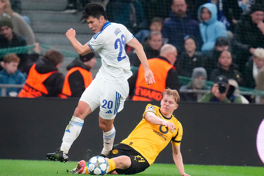 ドルトムント戦に出場した鈴木淳之介【写真：AP/アフロ】