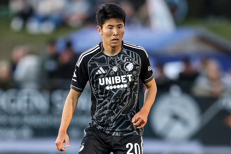 鈴木淳之介がドルトムント戦でアシストを記録した【写真：アフロ】