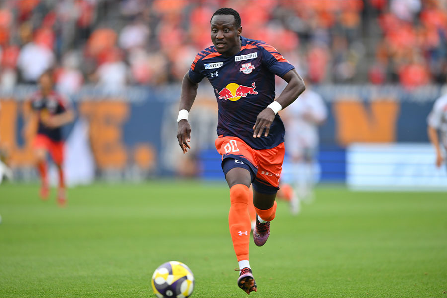 RB大宮でプレーするオリオラ・サンデー【写真：アフロ】