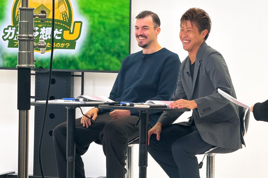 元日本代表の2人が優勝争いを占った【写真：FOOTBALL ZONE編集部】