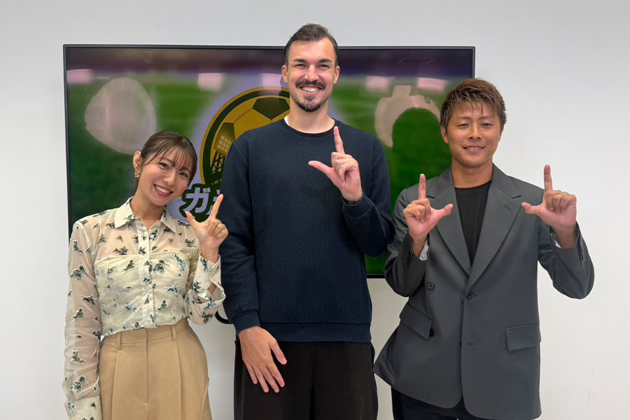 MCの白戸ゆめのさん、ハーフナー・マイク氏と柿谷曜一朗氏が試合結果をガチ予想！【写真：FOOTBALL ZONE編集部】