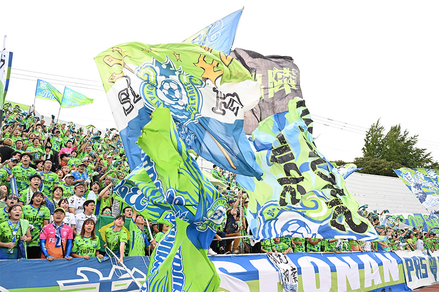 湘南が9年ぶりにJ2降格となった【写真：徳原隆元】