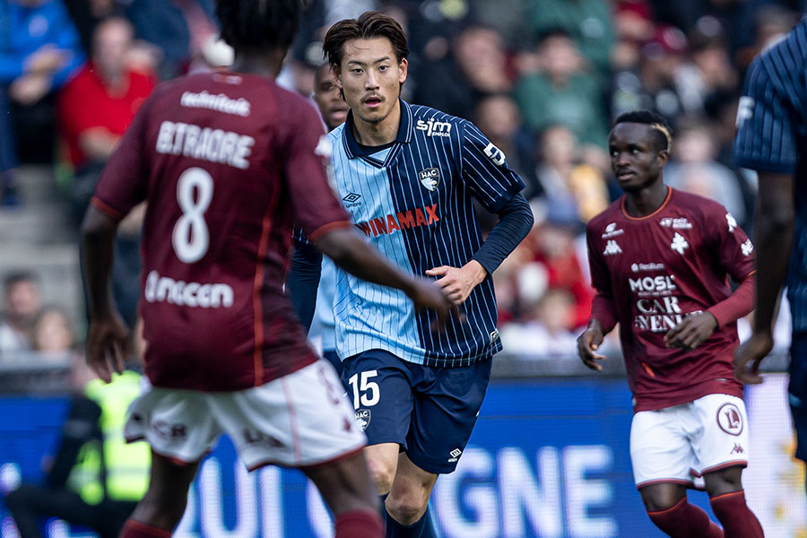 ボランチで出場した瀬古歩夢【写真:PsnewZ/アフロ】