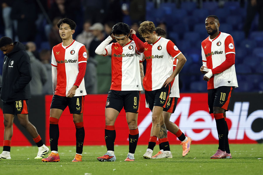 上田綺世と渡辺剛が出場した一戦で試合開始が遅れる事態に【写真:ANP Photo/アフロ】
