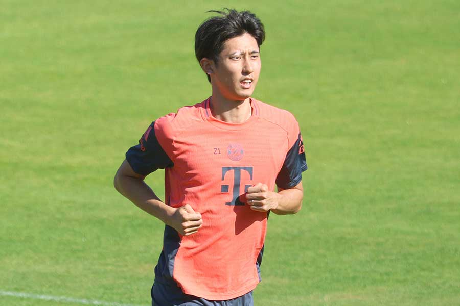 バイエルンの伊藤洋輝【写真：アフロ】