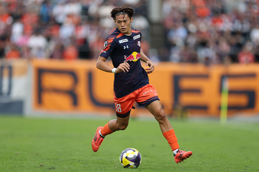 秋田戦でゴールを決めた津久井匠海【写真:Getty Images】
