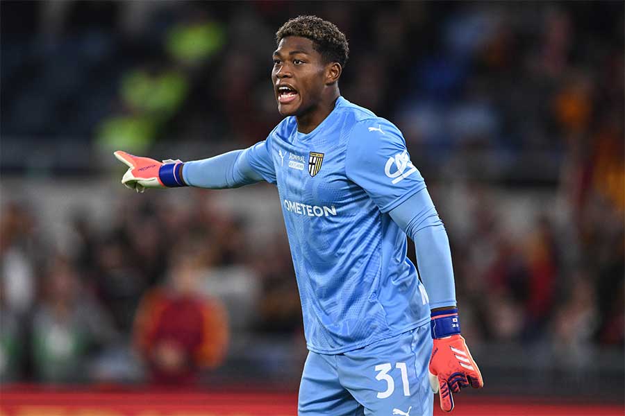 パルマの鈴木彩艶【写真:アフロ】