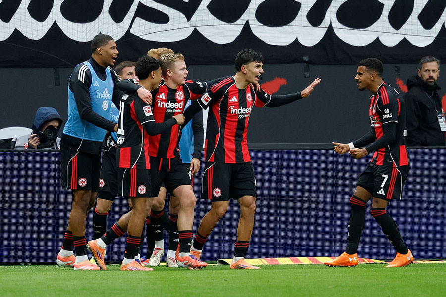 フランクフルトの新ユニフォームに注目【写真:ロイター/アフロ】