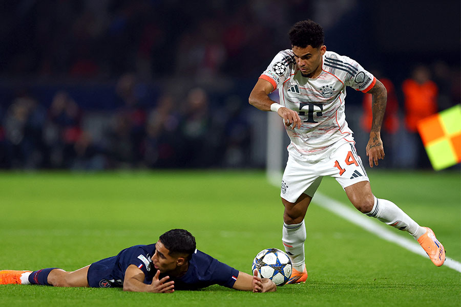 ルイス・ディアスがPSG戦で退場に【写真:ロイター】