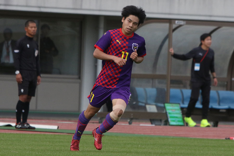 複数ポジションをこなす中根陽向【写真：FOOTBALL ZONE編集部】