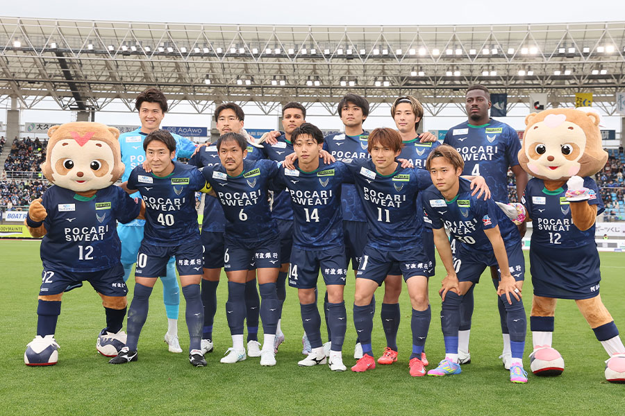 今季J2で最小失点の守備で昇格を狙える位置につけている【写真：柳瀬心祐】