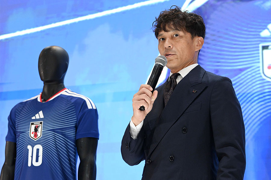 宮本会長が新ユニフォームの説明会に出席【写真:徳原隆元】