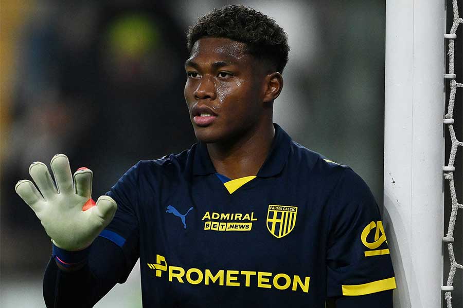 パルマの鈴木彩艶【写真:アフロ】