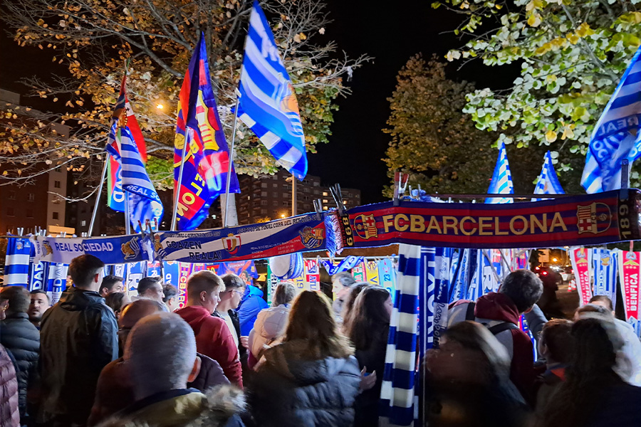 バルセロナ戦で売店も盛況だったソシエダの本拠地レアレ・アレーナの様子【写真：高橋智行】