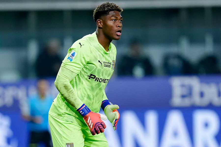 パルマの鈴木彩艶【写真:REX/アフロ】