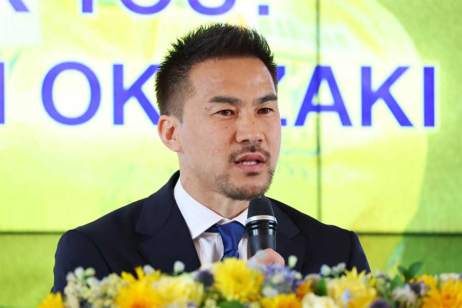 ドイツで指導者として奮闘する岡崎慎司【写真：YUTAKA/アフロスポーツ】