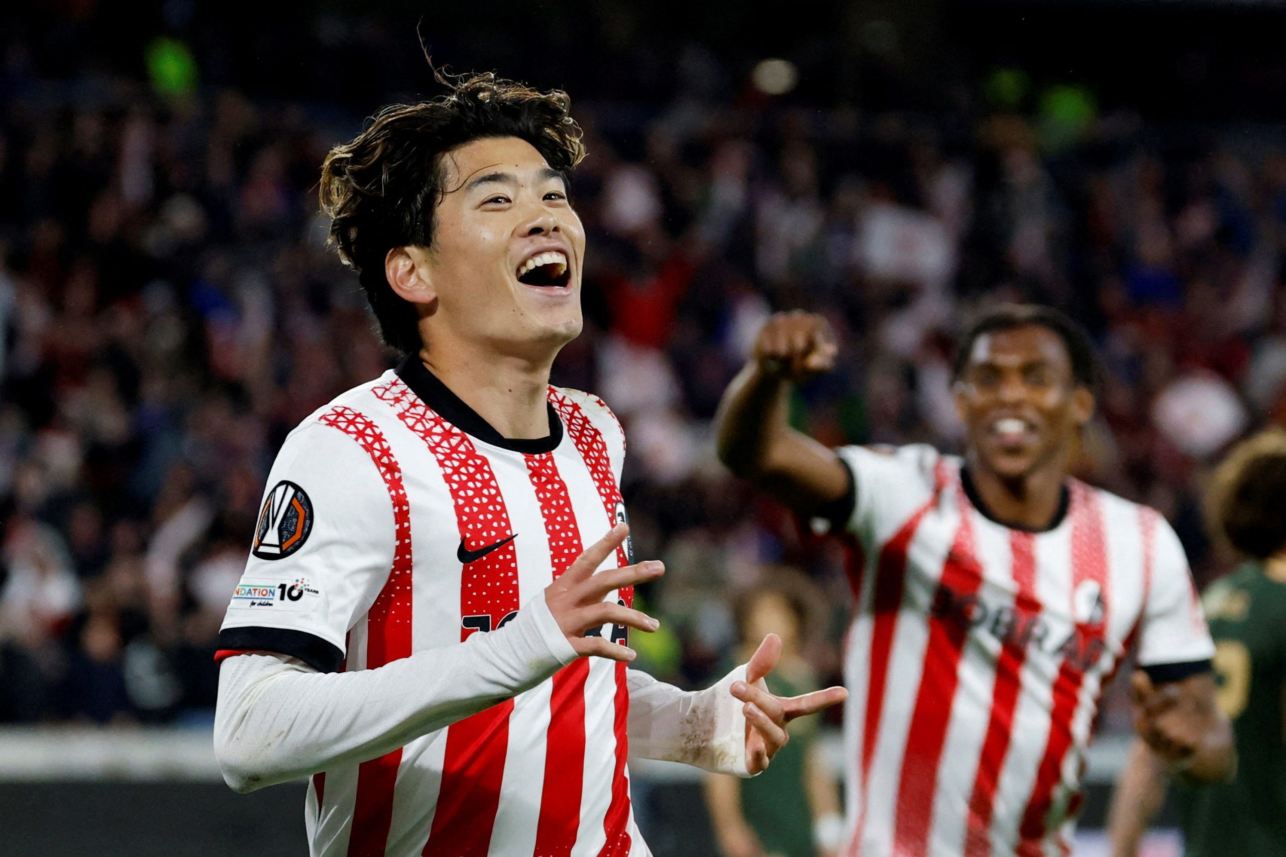 ブンデス初ゴールをマークした鈴木唯人【写真：ロイター/アフロ】