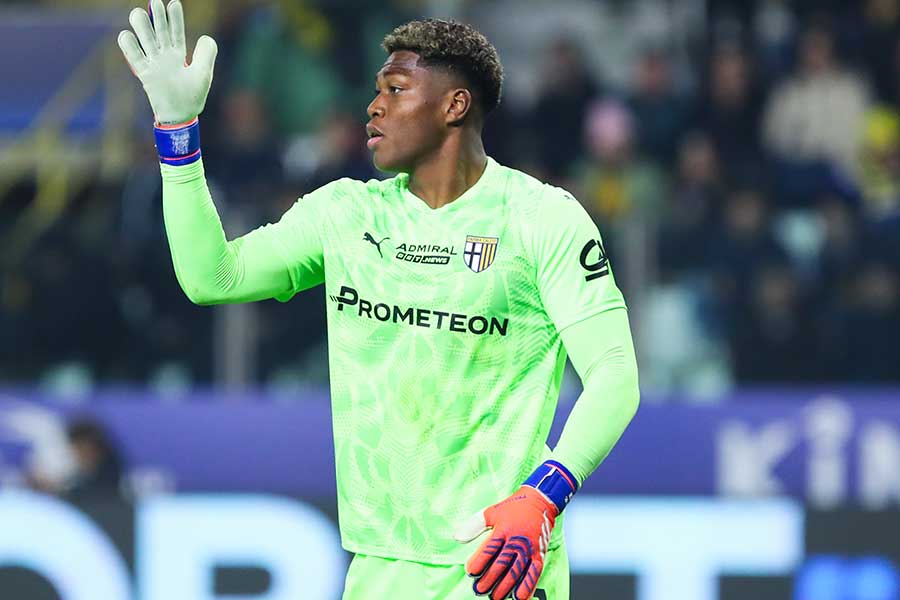 鈴木彩艶の離脱は3か月か【写真：Insidefoto/アフロ】