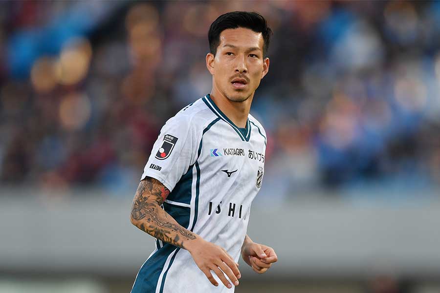 いわてでプレーする小林祐希（写真は札幌在籍時）【写真：アフロ】